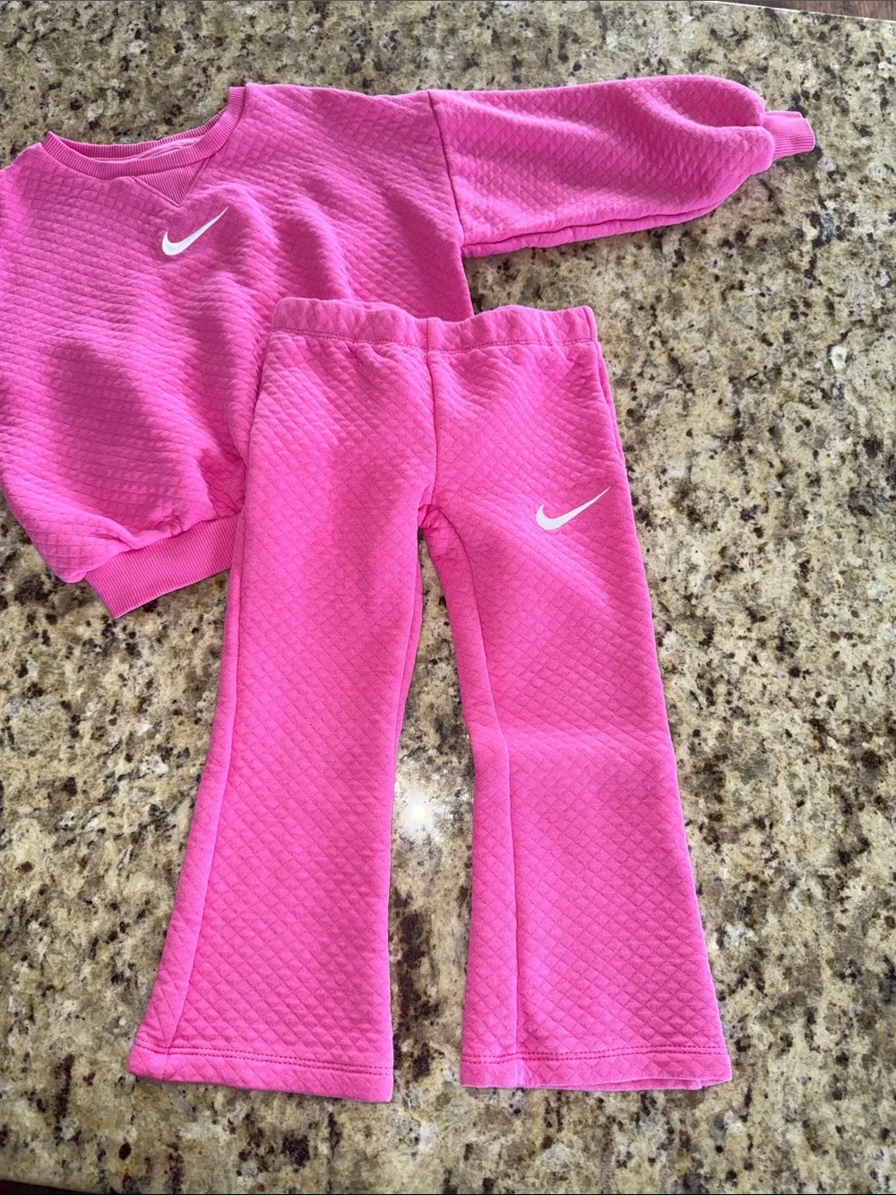 Nike Hot Pink Quilted Sweatshirt and Joggers Set - Picture 6 of 8